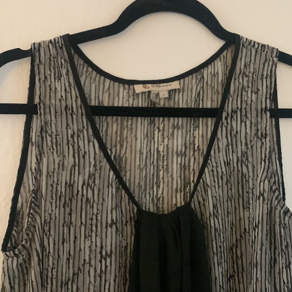 BCBGeneration flowy top - Picture 2 of 3